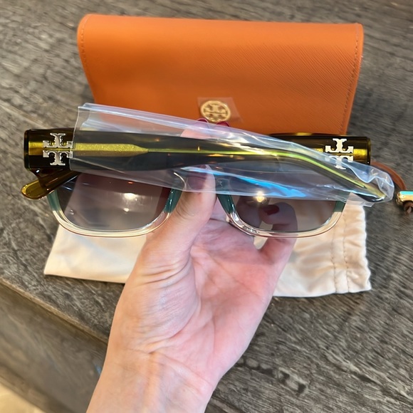 Tory Burch sunglasses - Picture 2 of 8